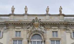 DSC_0490 Kopie Vier von 19 Balustraden-Figuren, die seit Kurzem die Fassaden vervollständigen