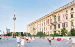 Schloss-außen-HUF-PM-August-2025
